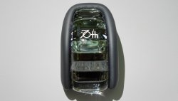 画像1: 【トヨタ純正】　本革シフトノブ [クリスタル調オーナメント・70thロゴ]　★クラウン セダン AZSH32・KZSM30★ クラウンセダン