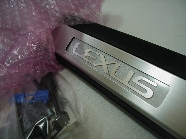 LEXUS 600hl 用 純正 イルミネーションスカッフプレート - 自動車
